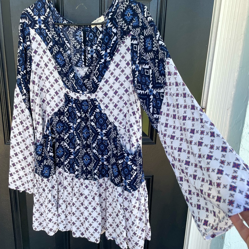Blue & White pattern block style UMGEE dress / Shirt - Size Large - with pockets